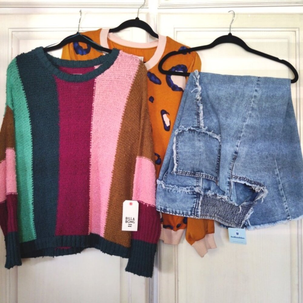 Stonewash Denim w/Fraying Crop Wide Leg Jeans & Stripe Sweater Bundle SZ Lg, NWT